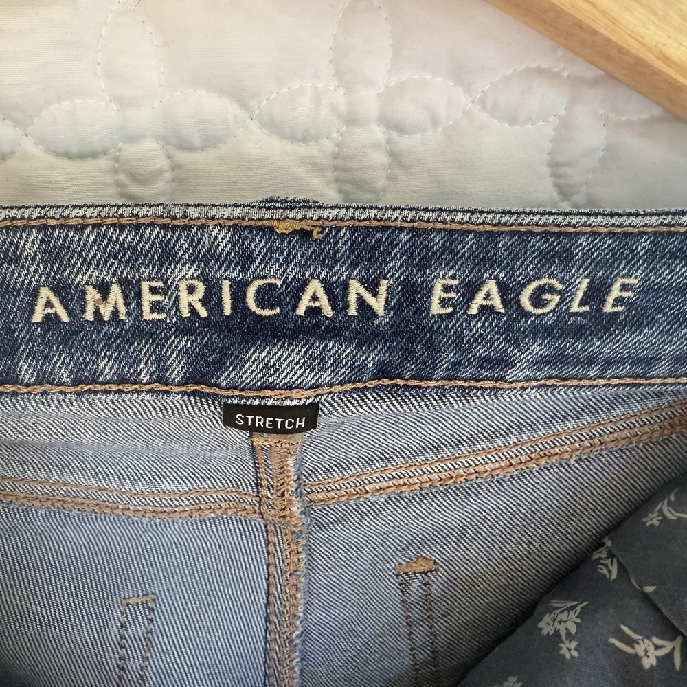American Eagle Outfitters‎ Mom Jeans Blue Distressed Stretch Medium Wash Sz 2 - Picture 4 of 10